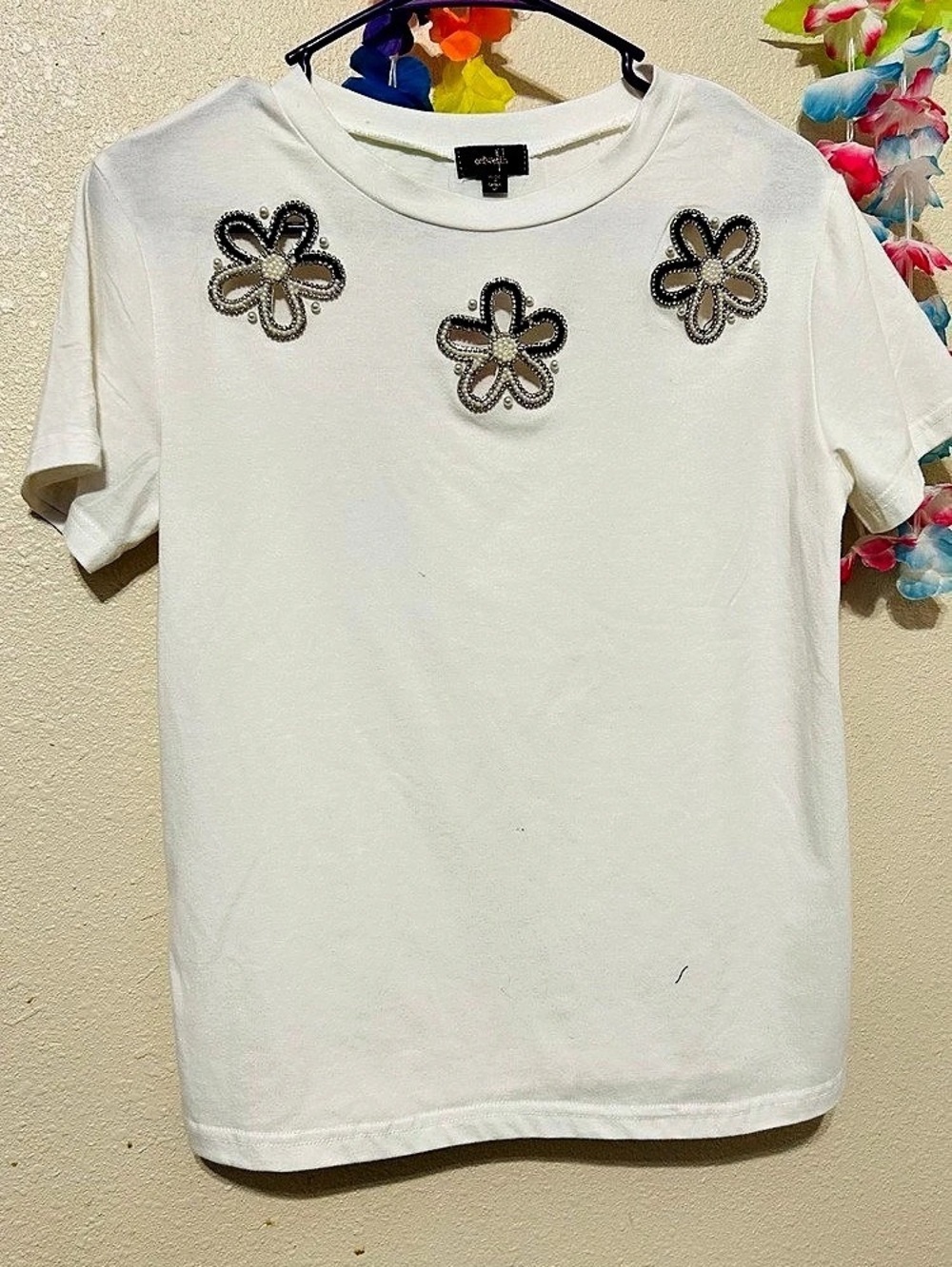 Coldwater Creek Floral Embellished Tee in White Size Medium